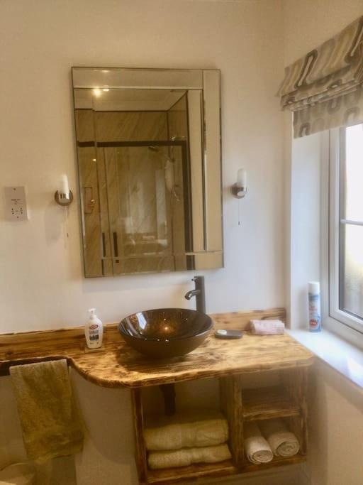 ラドローHenwick House Beautiful Flat,Private Parking, Short Walk To Townアパートメント エクステリア 写真